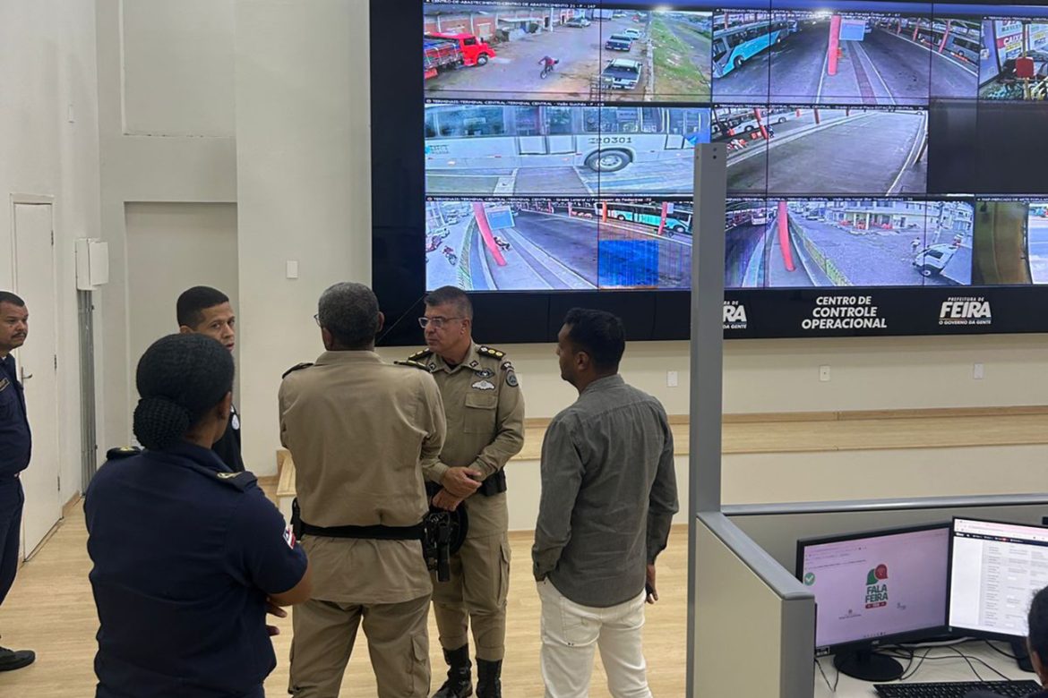 Centro de Controle Operacional (CCO) de Feira de Santana recebeu a visita de representantes da Polícia Militar para discutir a ampliação da integração tecnológica e a cooperação técnica entre as forças de segurança municipal e estadual